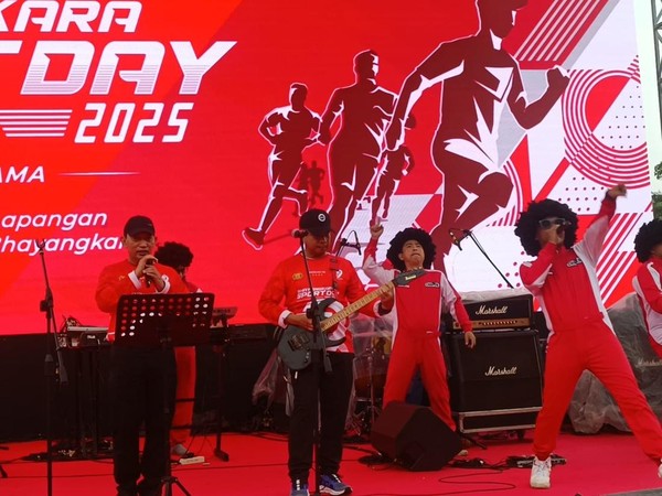 Momen Kapolri dan Panglima TNI 'Ngeband'' Bareng di Bhayangkara Sport Day