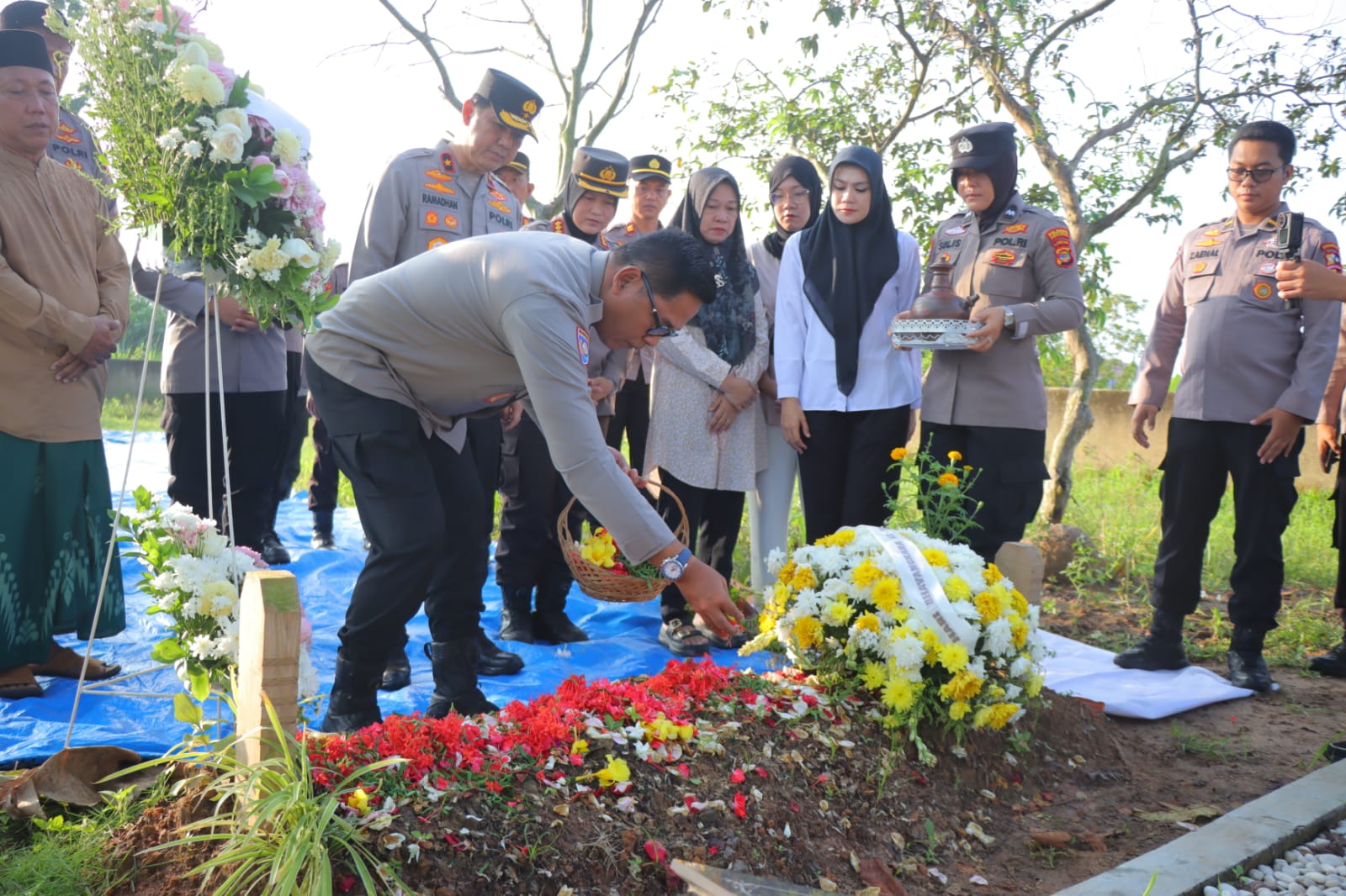 Peringati Hari Bhayangkara ke-79, Baharkam Polri Ziarah ke Makam Briptu Anumerta Ghalib
