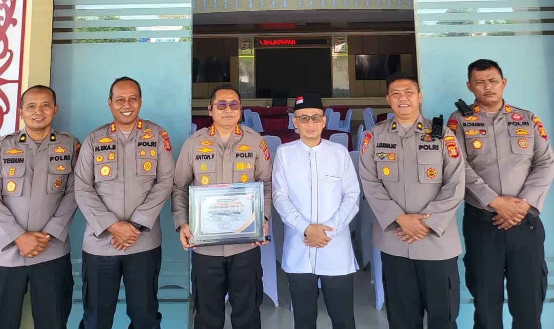 Terima Apresiasi dari Masyarakat, Kapolresta Balikpapan Terima Ucapan Hari Bhayangkara ke-79 dari Ponpes Hidayatullah