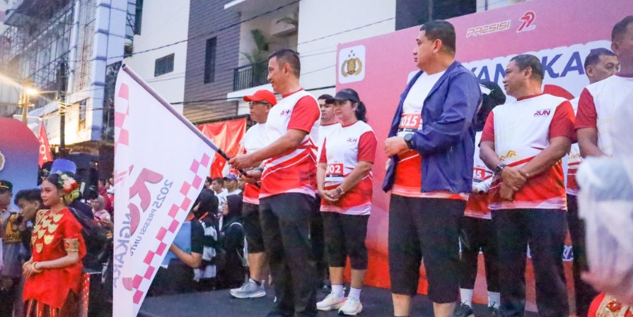 Kapolda Sulsel Irjen Pol Rusdi Hartono Lepas 3.500 Pelari di Bhayangkara Run 2025