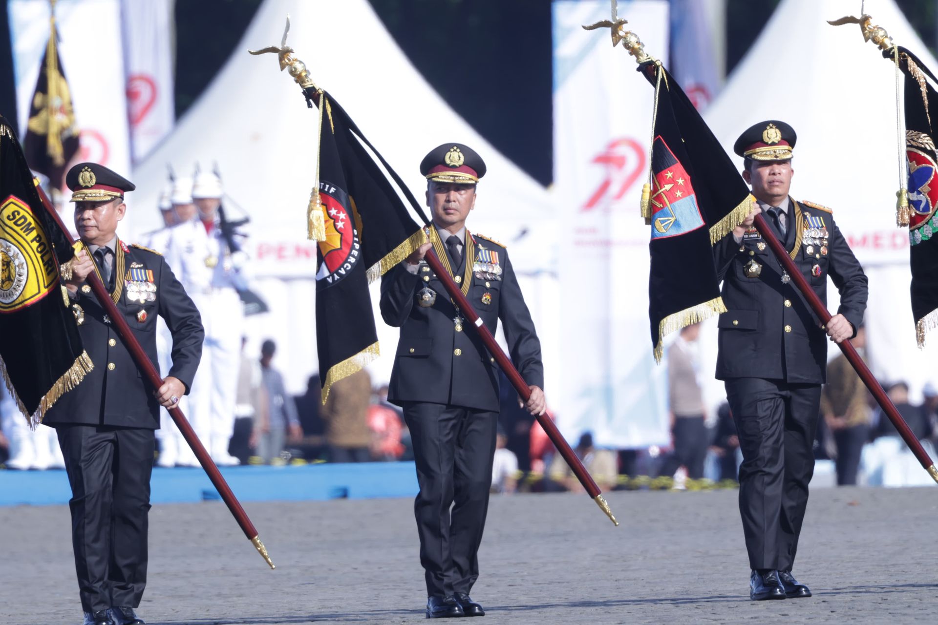 Presiden Hadiahi Penghargaan Nugraha Sakanti dan Tanda Kehormatan Bintang Bhayangkara Nararya
