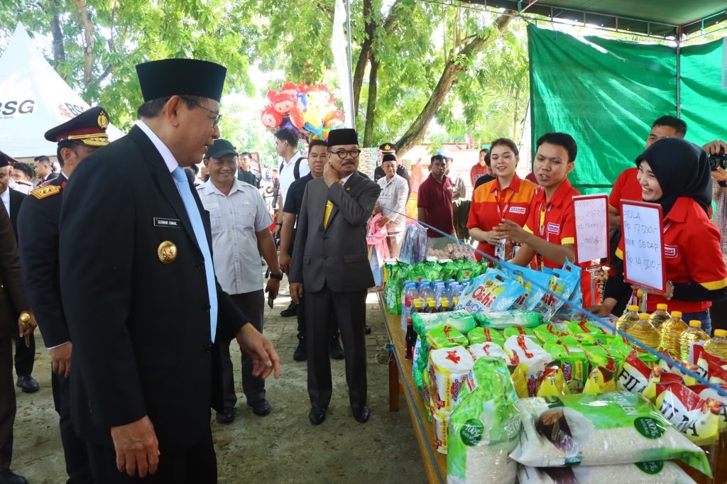 Kapolda Gorontalo Bersama Forkopimda Tinjau Pelaksanaan Pasar Murah di Mapolda