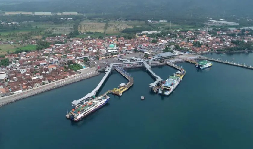 Polisi Bantu Cari Korban Tenggelamnya KMP Tunu Pratama Jaya di Jatim