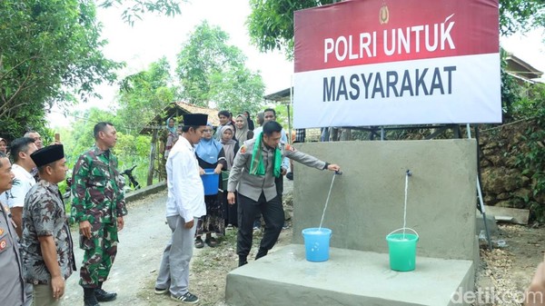Atasi Krisis Air Bersih, Kapolres Bangkalan Berikan Bantuan Sumur Bor