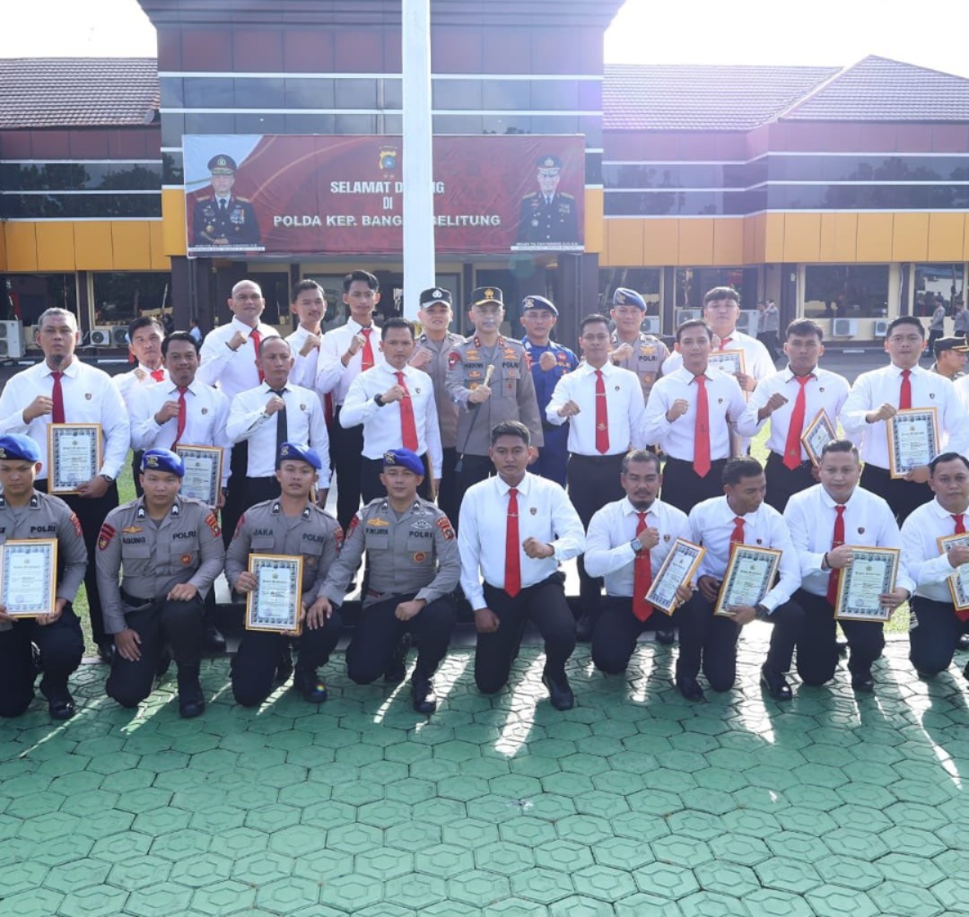 30 Anggota Polda Babel Terima Penghargaan, Irjen Pol Hendro : Sebagai Motivasi Untuk Bekerja Lebih Baik