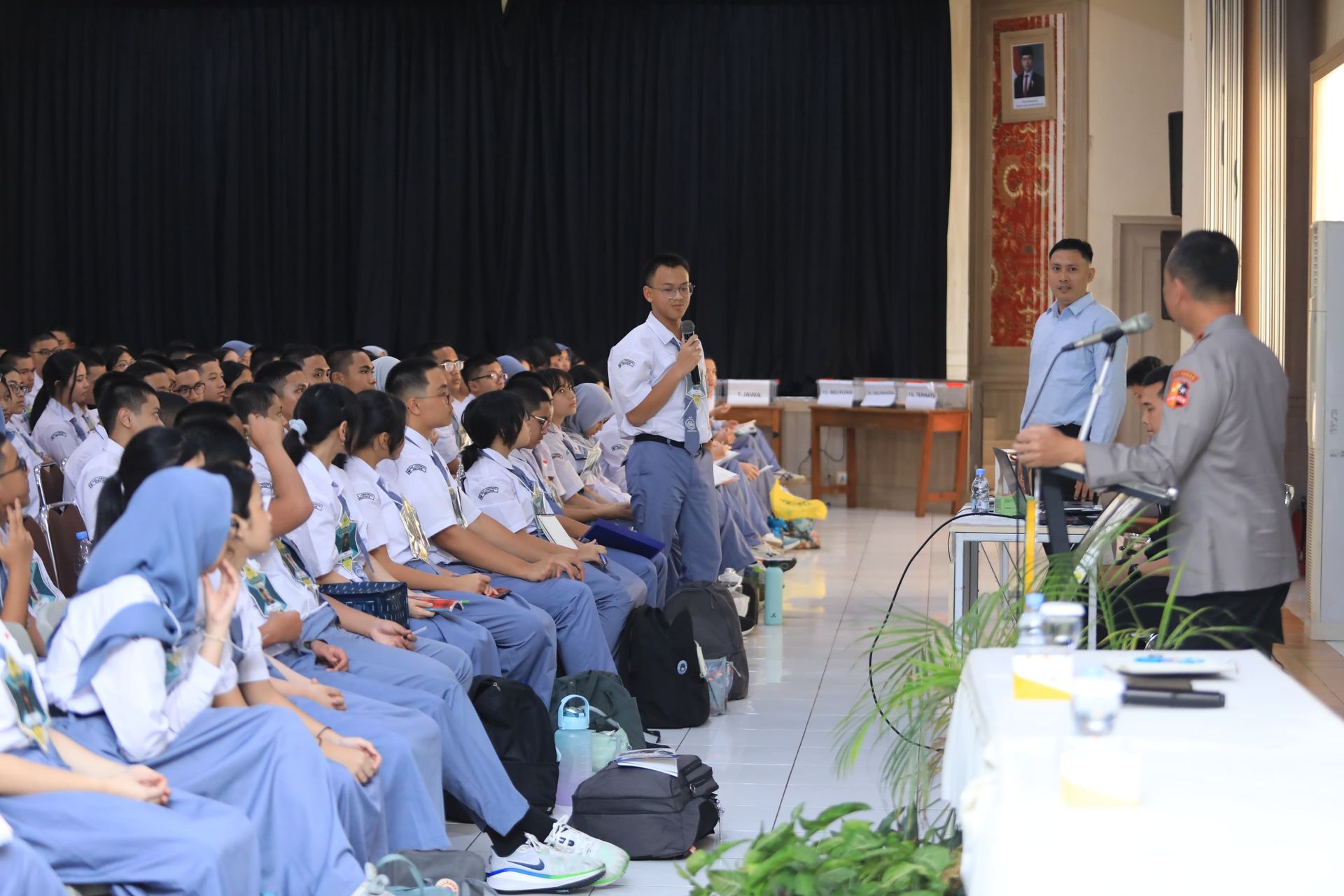 Kadivhumas ke Siswa SMA Labschool: Harus Kerja Keras, Cerdas, Tuntas, dan Ikhlas