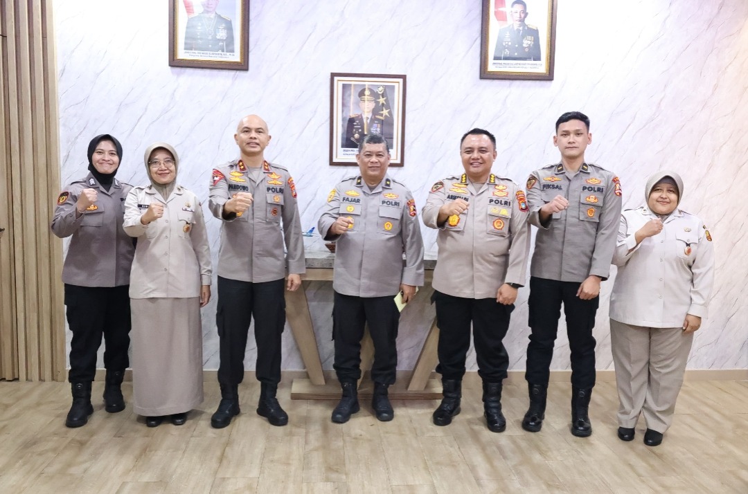 Kapolda Sambut Kedatangan Tim Infopers SSDM Polri di Ruang Kerja