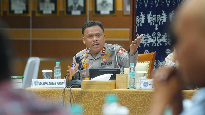 Kakorlantas Dorong Jajaran Gencarkan Program Polantas Menyapa & Senyum Polisi