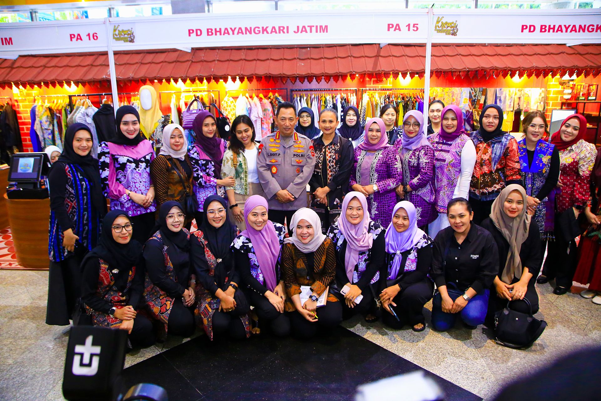 Kapolri Tinjau Bazar Kreasi Bhayangkari Nusantara 2025, Dorong Pertumbuhan UMKM