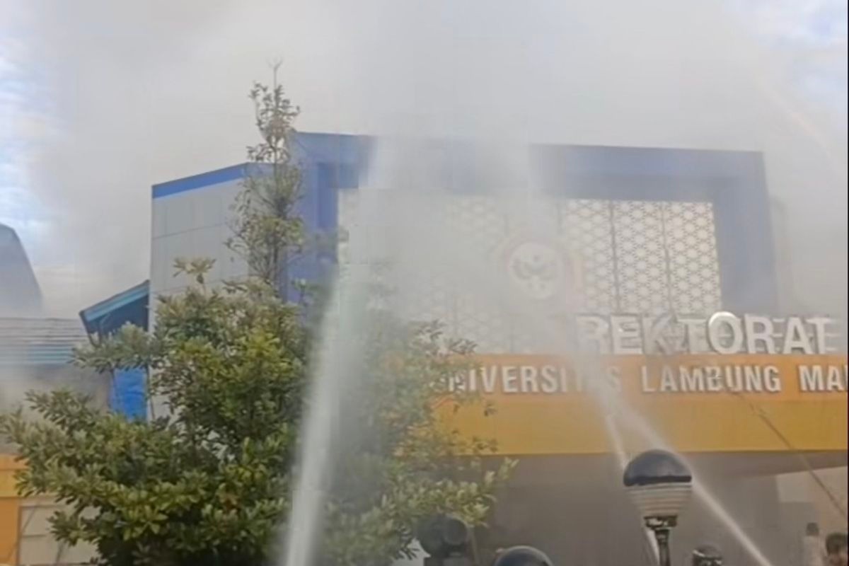Polisi Selidiki Penyebab Kebakaran Gedung Rektorat Universitas Lambung Mangkurat