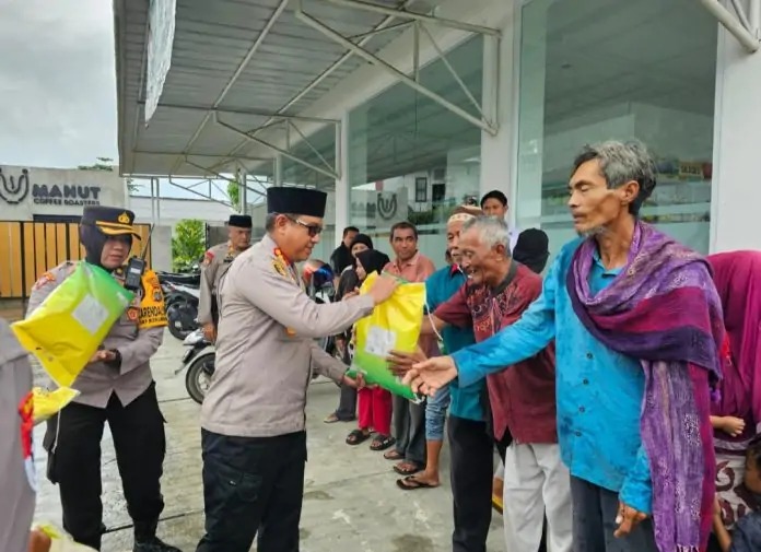 Polresta Pangkalpinang Bagikan Beras, Bentuk Kepedulian Polri Kepada Yang Membutuhkan
