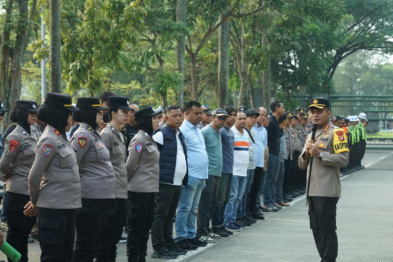 Kapolres Metro Bekasi Tekankan Humanisme Pada Personel Pengamanan Unjuk Rasa