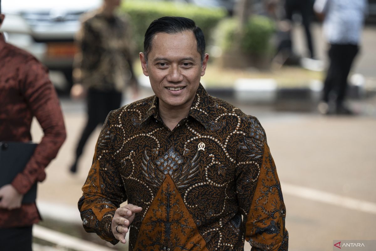 Menko AHY Kunjungi Sumbar: Tinjau Tol Padang-Sicincin dan Bagikan Sertifikat Tanah