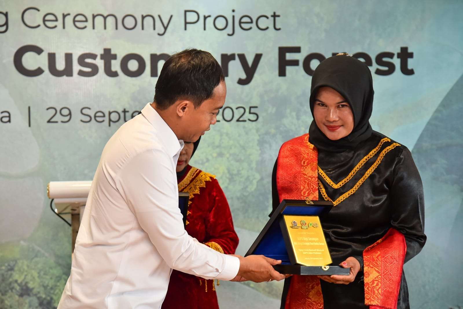 Menteri Raja Juli Antoni Targetkan Penetapan 70.000 Hektare Hutan Adat
