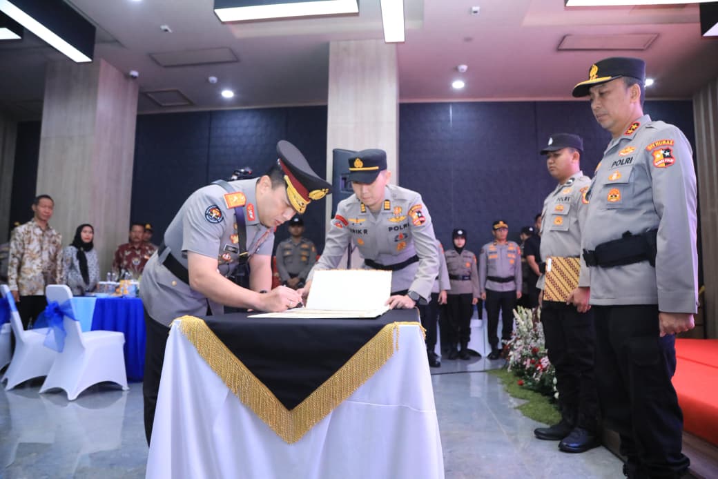 Pimpin Sertijab dan Pengantar Purna Tugas, Kadivhumas Polri Tekankan untuk Selalu Berbuat yang Terbaik