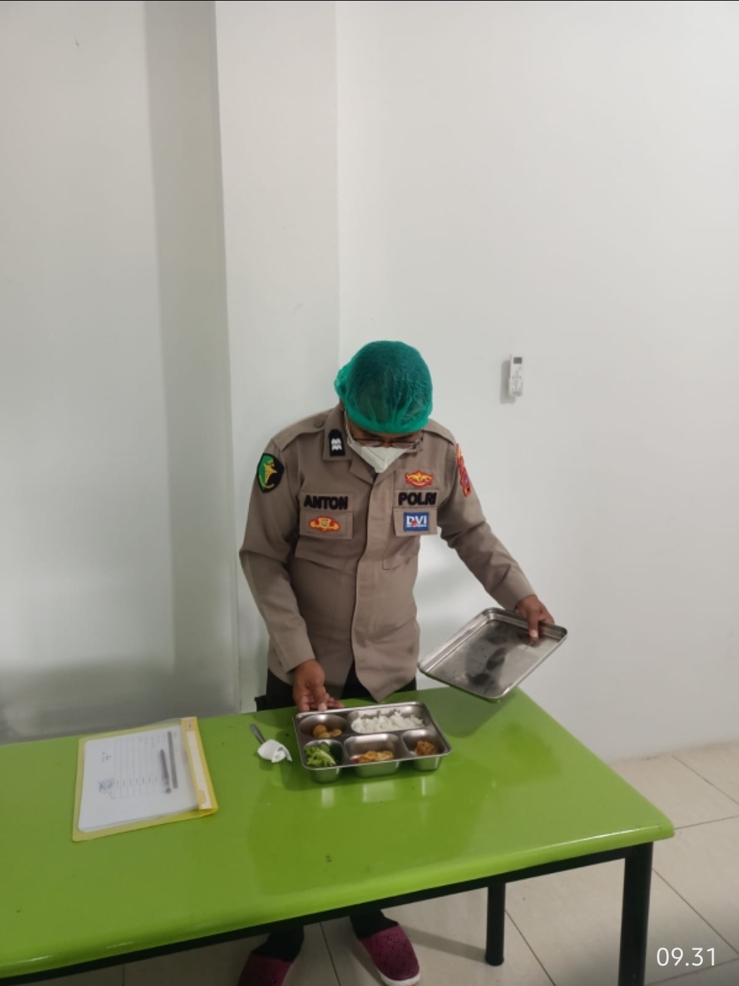 Sie Dokkes Polres 50 Kota Lakukan Pengecekan Langsung Food Safety di SPPG Yayasan Kemala Bhayangkari