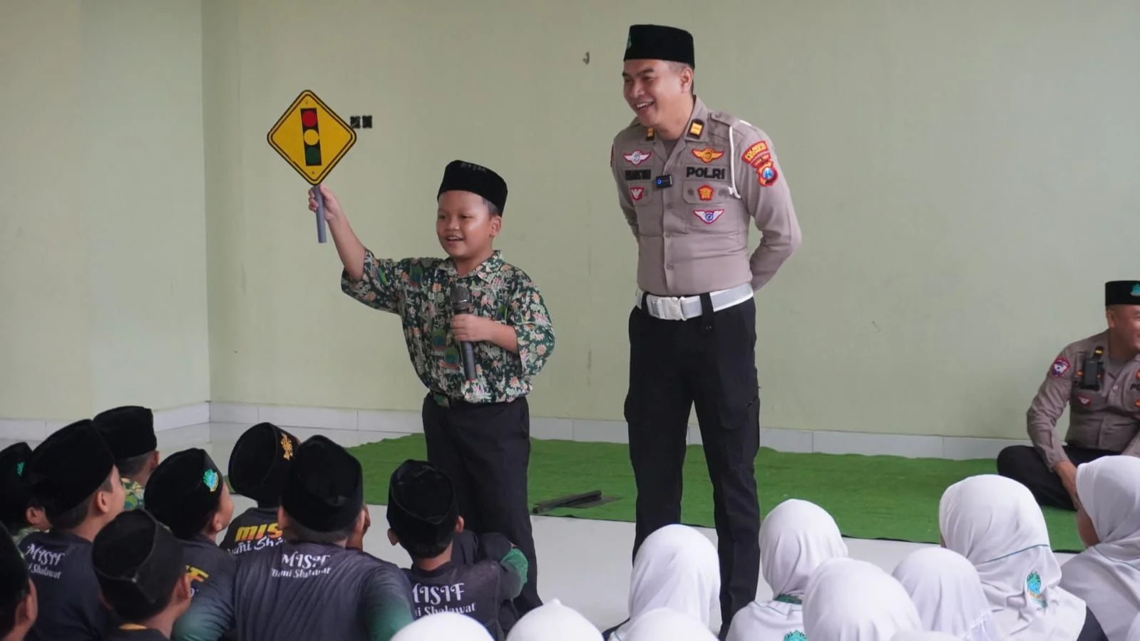 Satlantas Sidoarjo Ajak Siswa MI Progresif Belajar Keselamatan di Jalan