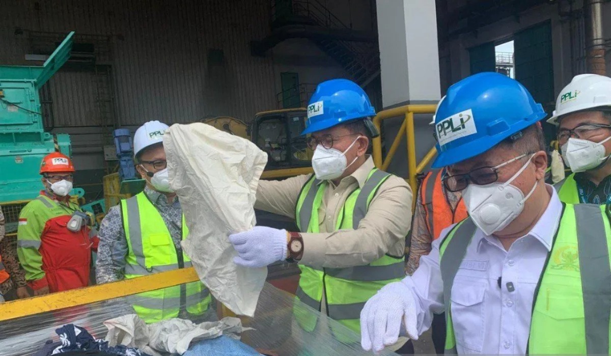 Kemendag Musnahkan 500 Balpres Pakaian Bekas Impor Hasil Sitaan