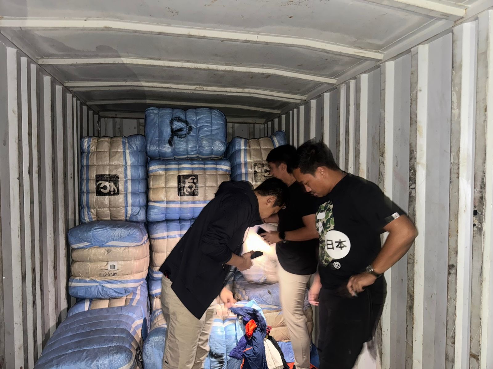 Polisi Bongkar Sindikat Balpres di Jakarta, 207 Bal Pakaian Bekas Impor Disita