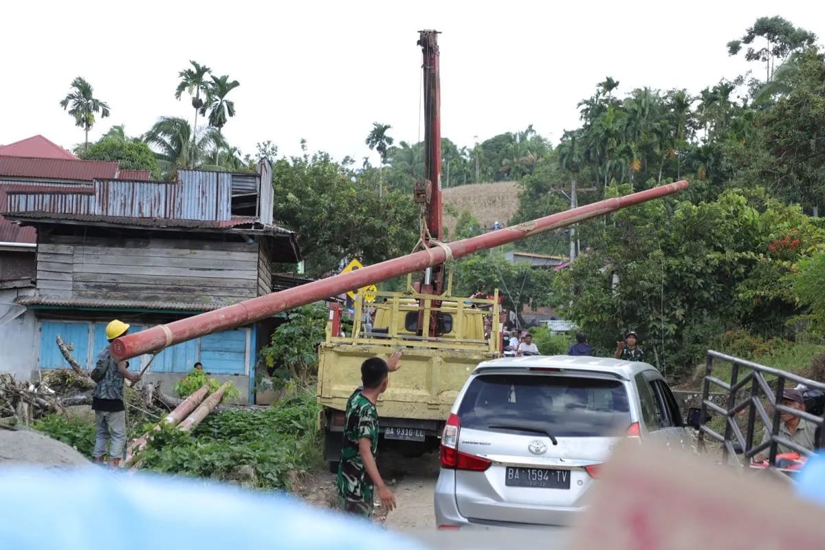 Kemenkomdigi Pulihkan 145 BTS dan Distribusikan Bantuan Internet Satelit di Sumbar