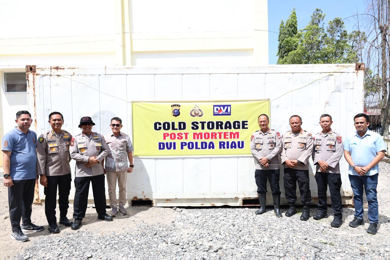 Peti Pendingin Jenazah Bantuan Polda Riau Tiba di RSUD Lubuk Basung Agam