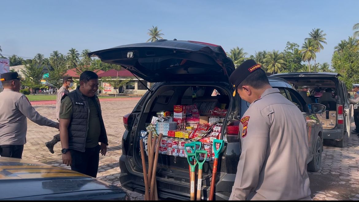 Kapolres Pidie Jaya Distribusikan Bantuan Kemanusiaan untuk Warga Korban Banjir