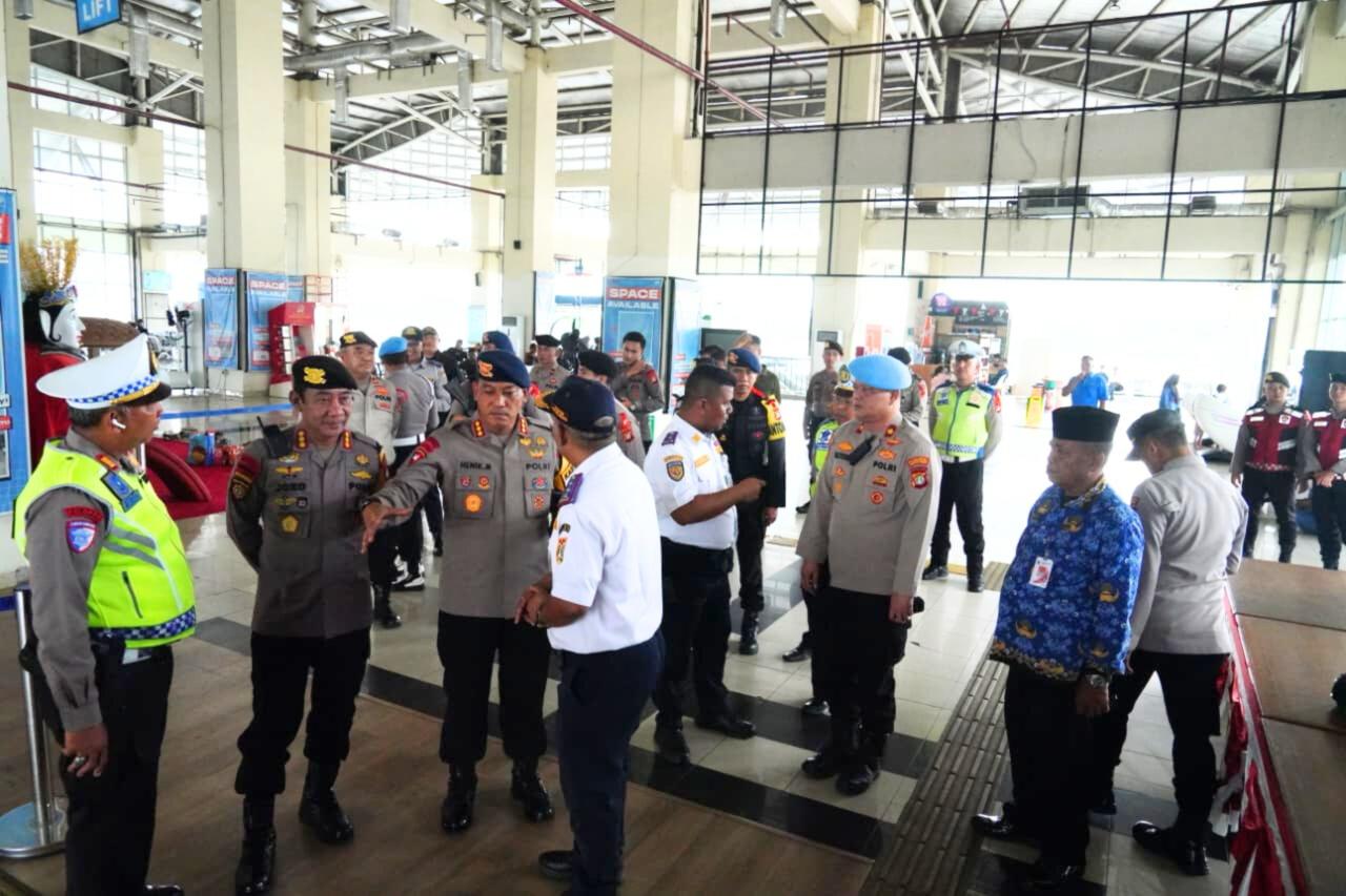 Dansat Brimob Polda Metro Jaya Tinjau Kesiapan Jelang Nataru