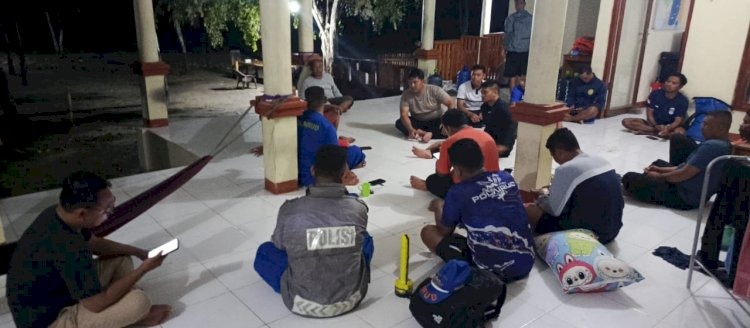 Polda NTT dan Tim SAR Evaluasi Pencarian Hari Pertama Korban Tenggelamnya KM Putri Sakinah di Selat Padar
