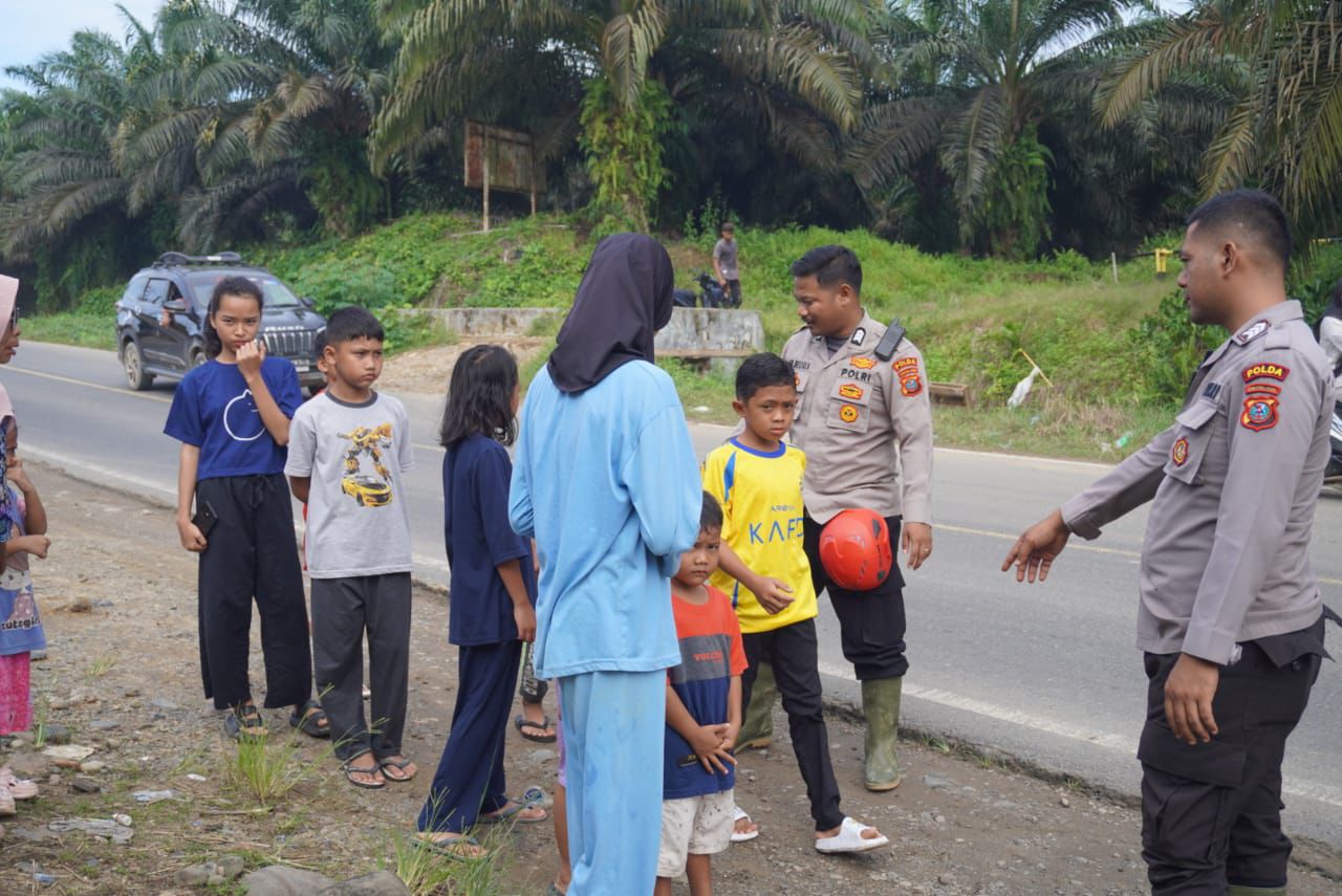 Polsatwa K-9 Polda Sumut Hadirkan Trauma Healing untuk Anak Korban Banjir di Batang Toru