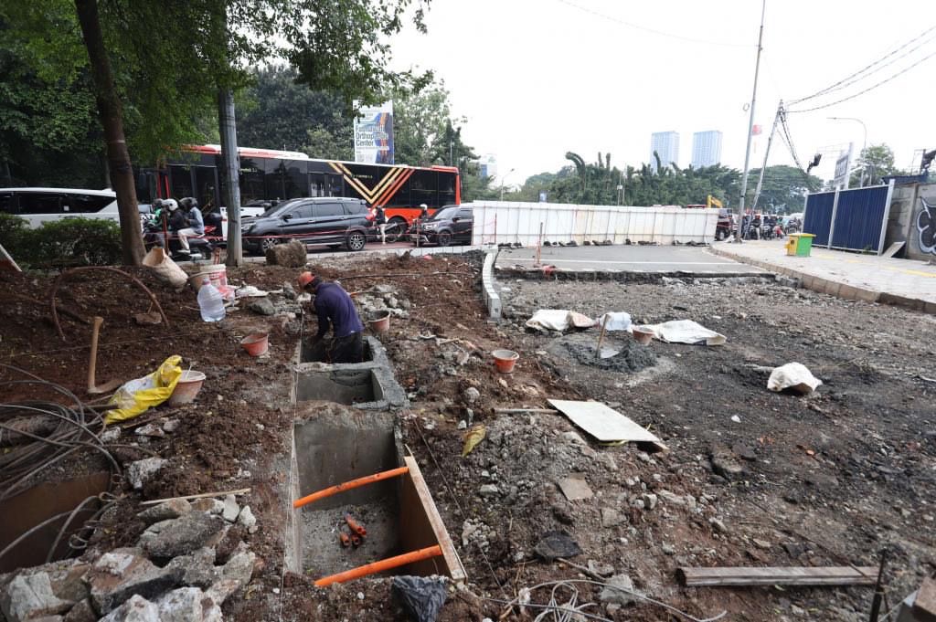 Pembangunan Saluran Air oleh Pemprov DKI Jakarta yang Direncanakan Selesai Pada Akhir Tahun Ini.