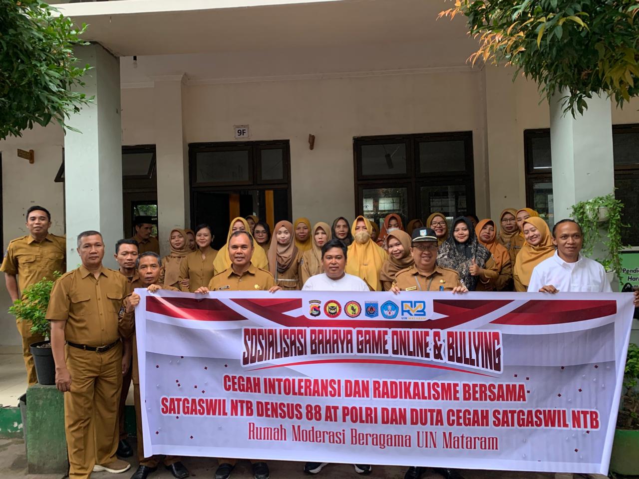 Densus 88 AT Polri dan RMB UIN Mataram Perkuat Moderasi Beragama di SMPN 6 Mataram