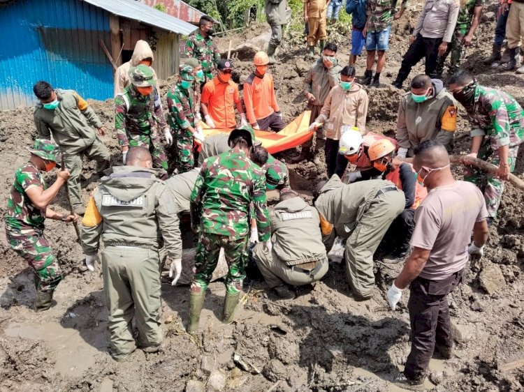Tim Gabungan Berhasil Evakuasi Satu Korban Longsor di Manggarai Timur, Polda NTT Sampaikan Duka Mendalam