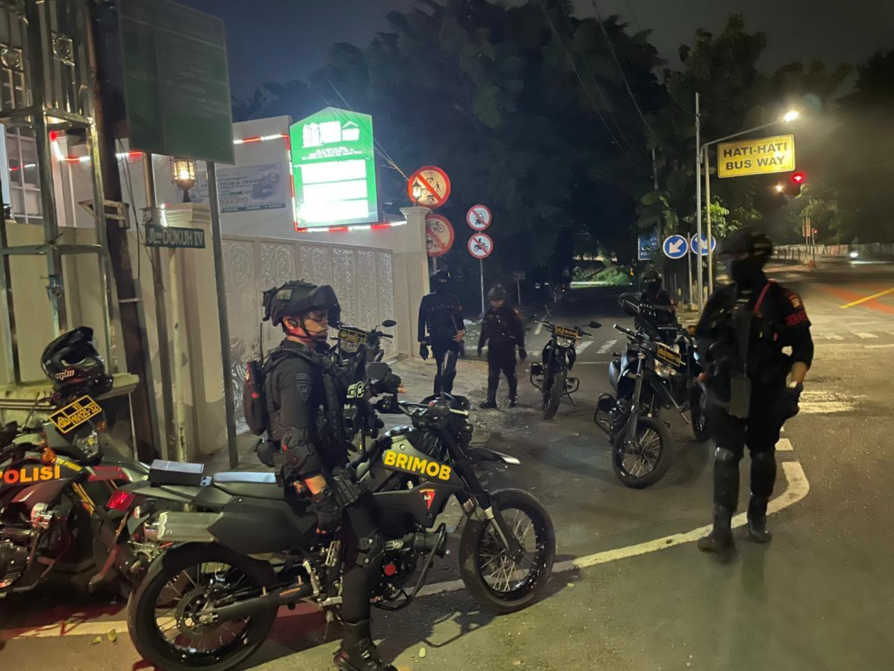 Brimob–Polres Jaktim Amankan 11 Remaja Diduga Hendak Tawuran