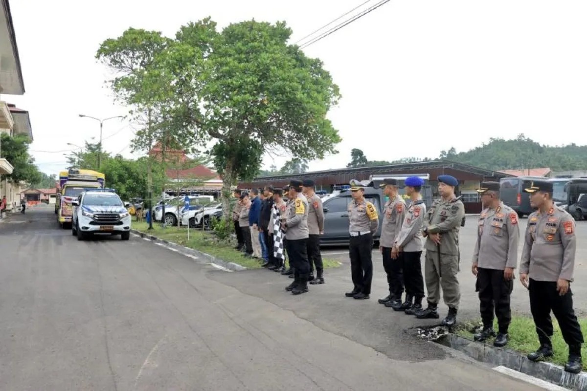 Bantu Warga Terdampak, Polda Maluku Utara Salurkan Bantuan Kemanusiaan.
