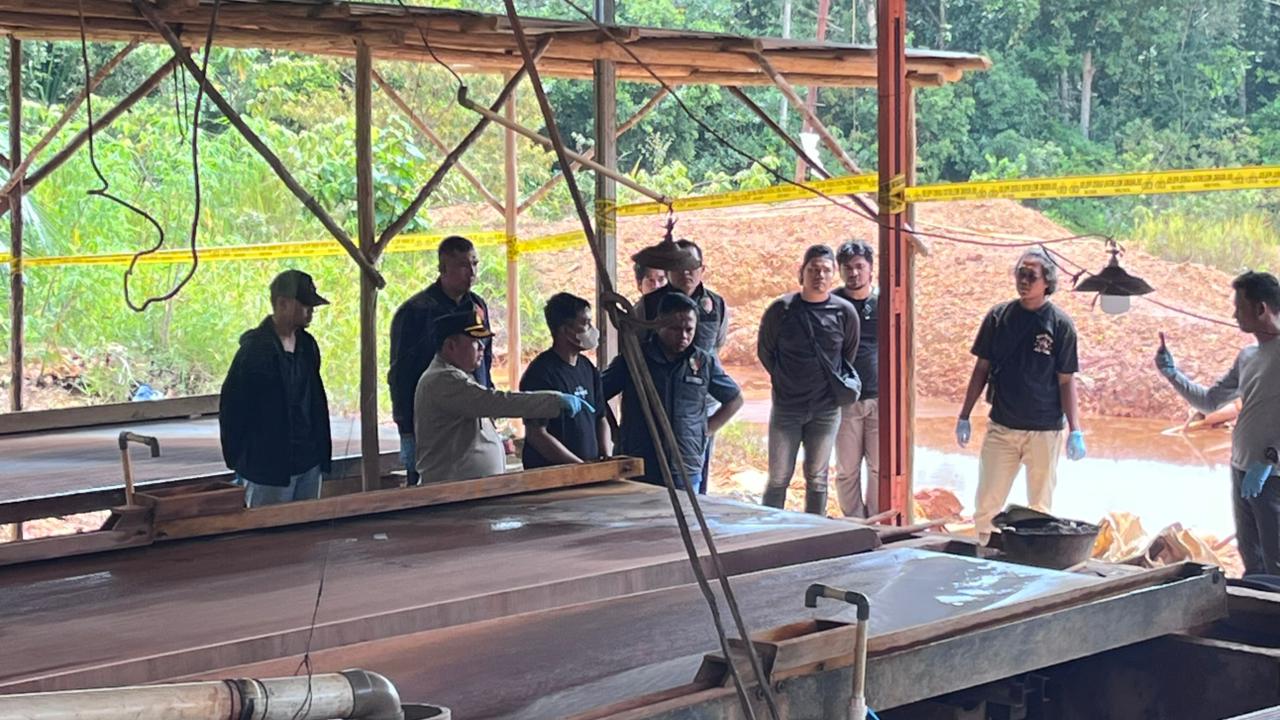 Polri Bongkar Penambangan Ilegal dan Penyelundupan Pasir Timah ke Malaysia, 7 Tersangka Diamankan