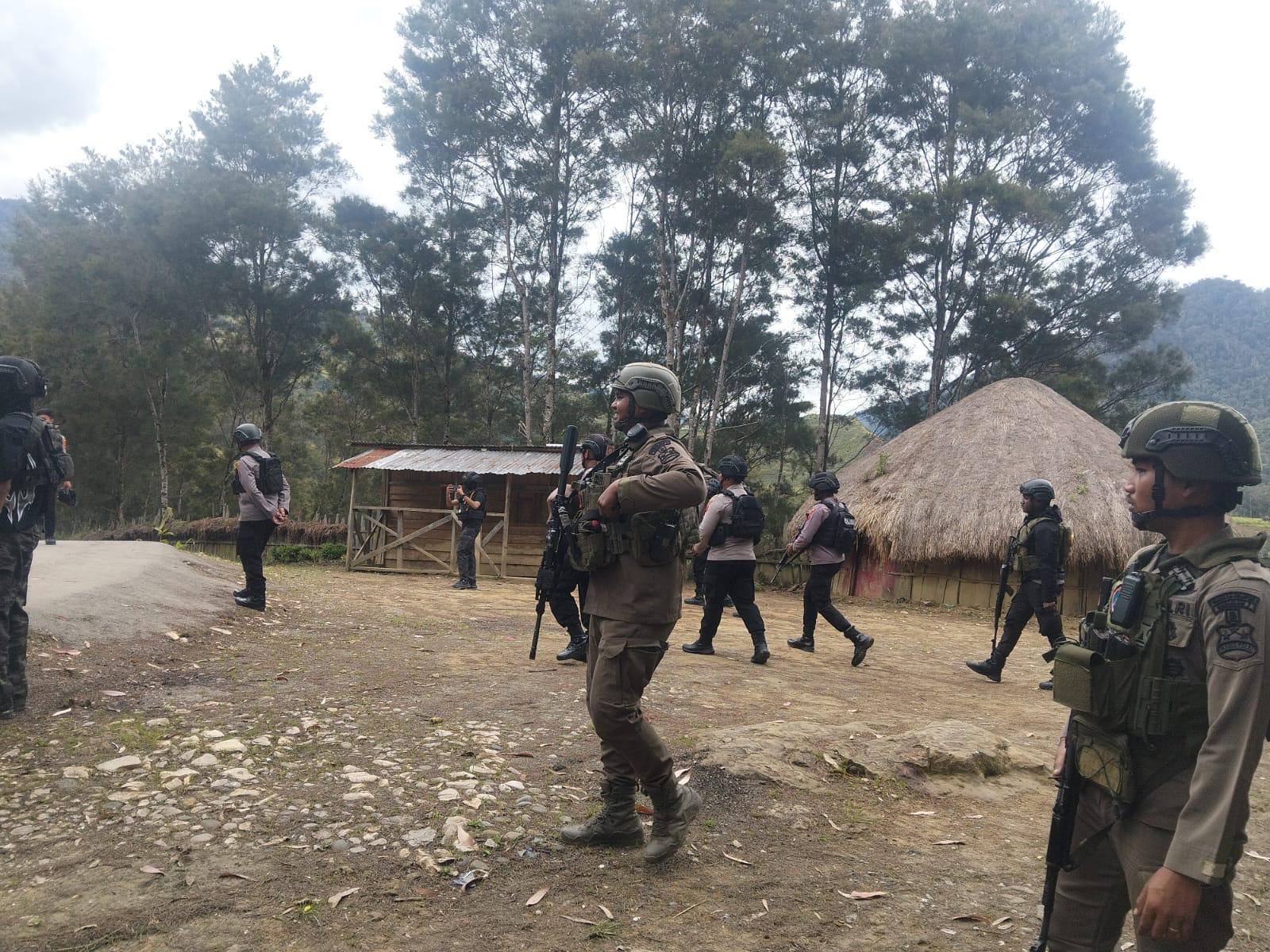Jamin Rasa Aman Masyarakat, Satgas Damai Cartenz dan Polres Lanny Jaya Patroli Sambangi Warga