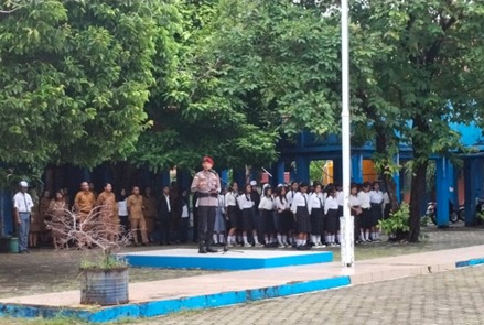 Ditres PPA-PPO Polda NTT Sosialisasikan Bahaya Bullying dan TPPO ke Pelajar SMK 3 Kupang Lewat Upacara Bendera
