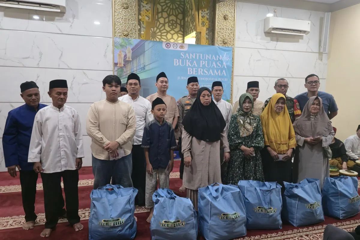 Polri dan Jurnalis Berikan Santunan Kepada 100 Anak Yatim Piatu