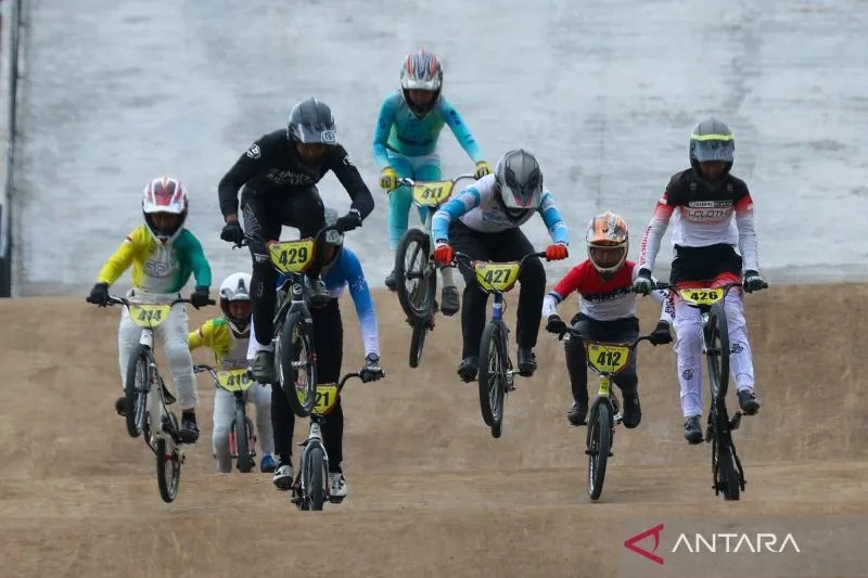 Atlet Indonesia Amellya Nur Syifa Berhasil Meraih Emas di ASEAN BMX Racing Cup Indonesia