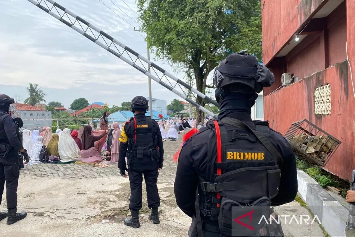 Brimob Polda Sultra Kawal Ketat Pelaksanaan Salat Idulfitri di Kendari